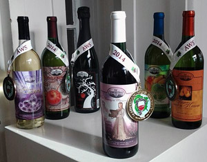 6 Marjim Manor wines with 6 medals